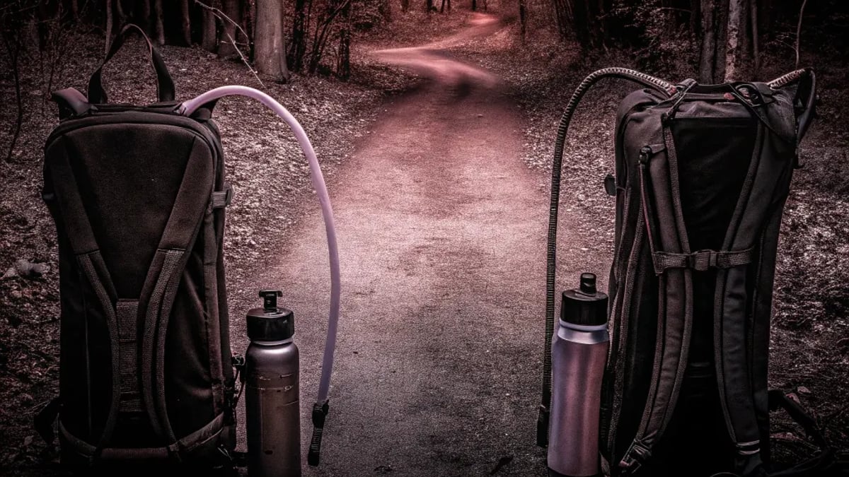 Hydration Packs vs. Water Bottles: Which is Best for Hikers?