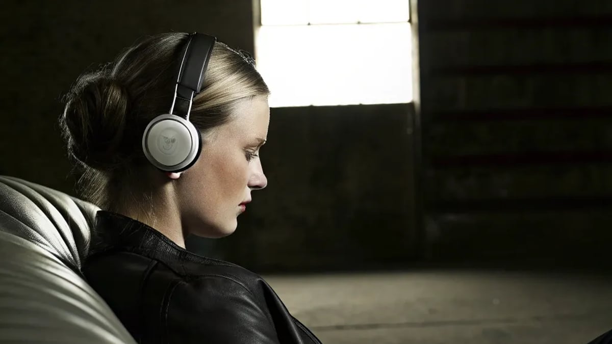 Noise-Canceling Headphones for Travel: Best Picks for 2025